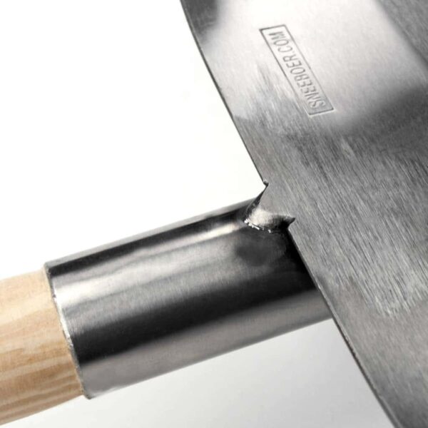 Sneeboer Schneeschaufel – Robuster Schneeräumer aus Edelstahl mit Eschenholzstiel