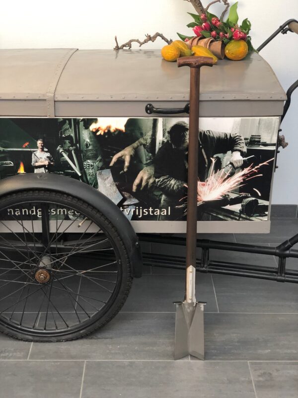 Sneeboer Vintage Umpflanz-Spaten Limited Edition – Präziser Spaten für Umpflanzarbeiten (107 cm)