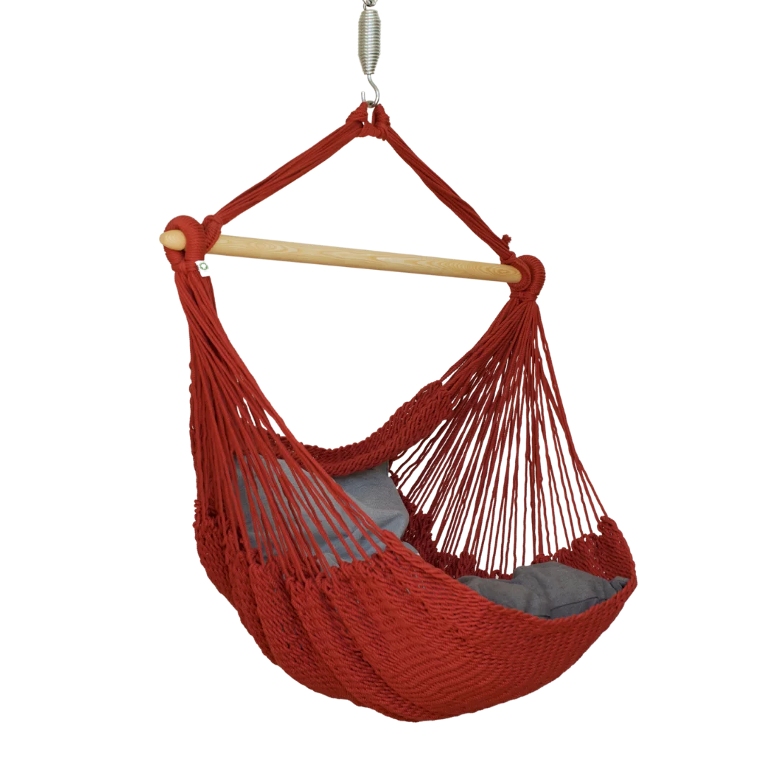 Hängesessel BALAO in Farbe dry-chili-rotaus Netzgeflecht, montiert mit Holzstab aus Esche
