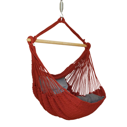 Hängesessel BALAO in Farbe dry-chili-rotaus Netzgeflecht, montiert mit Holzstab aus Esche