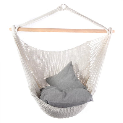 Hängesessel BALAO in Farbe natur-weiss aus Netzgeflecht, montiert mit Holzstab aus Esche