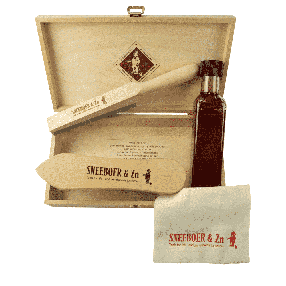 Sneeboer Pflegeset mit Edelstahlbürste, Schleifpad und Pflegeöl, Gesamtlänge 28 cm
